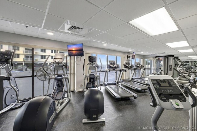 Building Photo - 3215 S Ocean Blvd