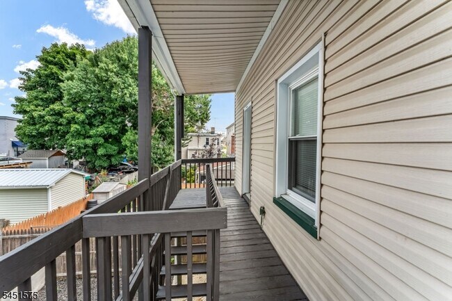 Building Photo - 473 Flagg St