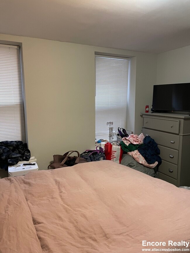 Building Photo - 153 Salem St