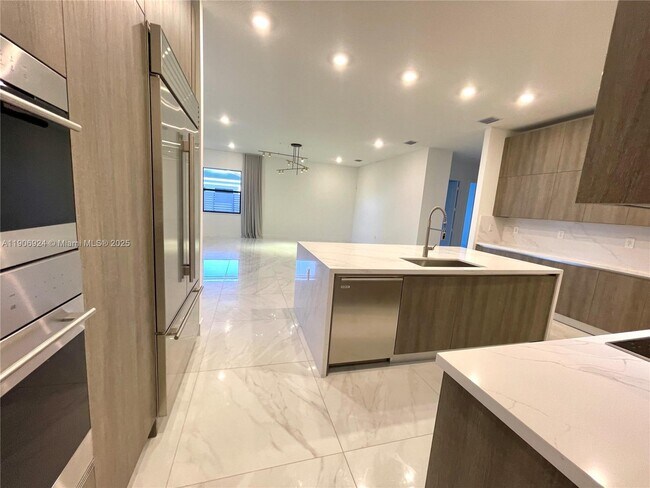 Building Photo - 11181 SW 92nd Ave