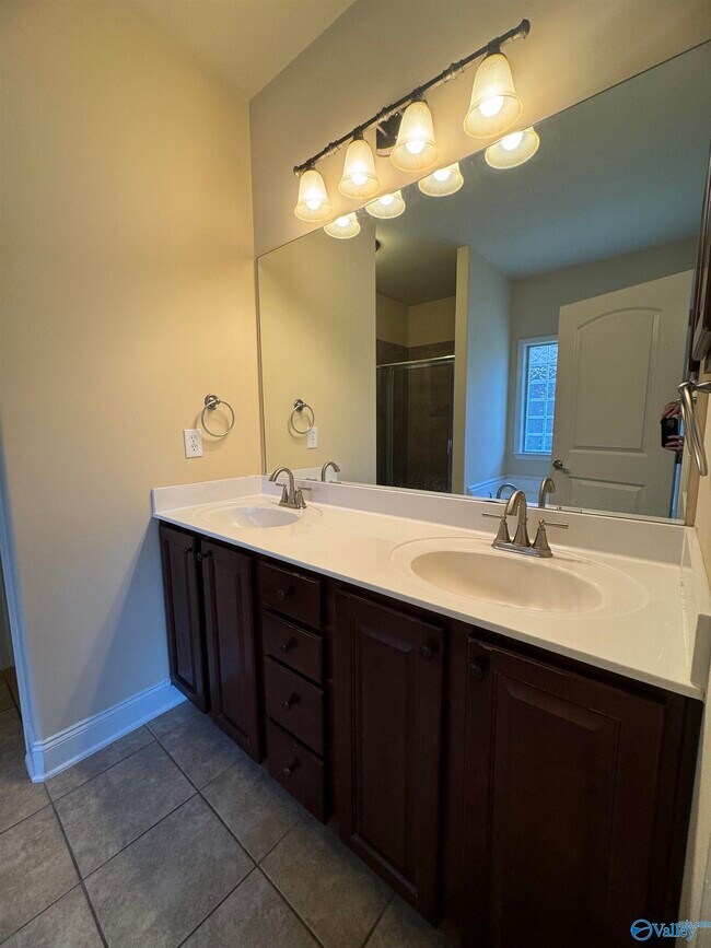 Building Photo - 475 E Mossyleaf Dr SW