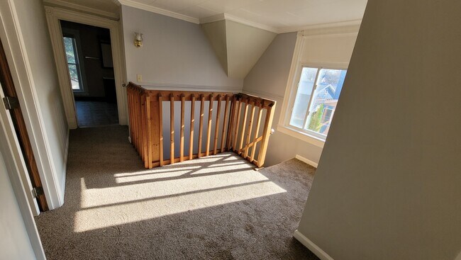 Building Photo - 351 Short St