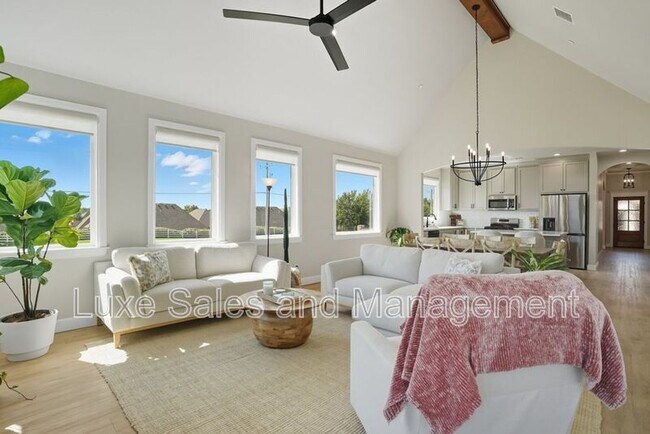 Building Photo - 4200 Abbey Pk Dr
