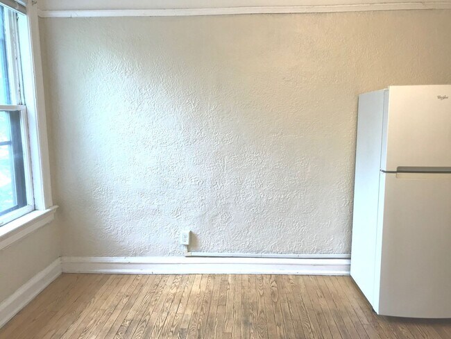 Interior Photo - 1503-15 E Kane Pl