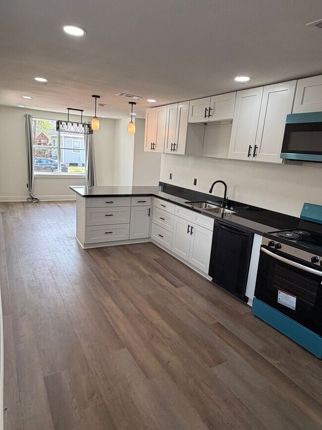 Building Photo - 4210 Alfred St