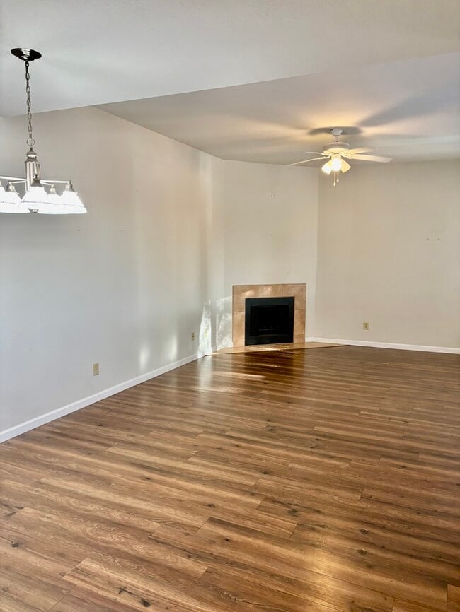 Building Photo - Two bedroom with Community Pool