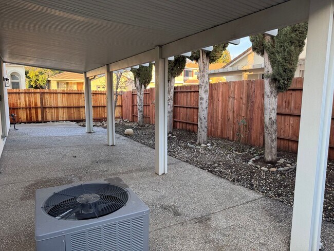 Building Photo - Home for Rent in Gold River, CA