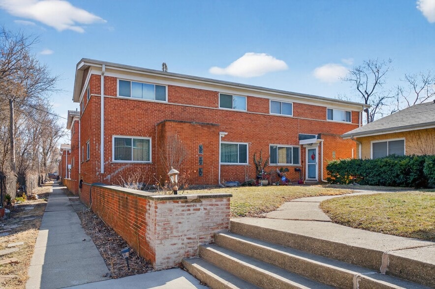 Building Photo - 221 Dodge Ave