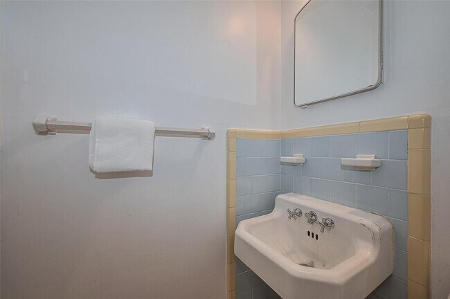 Building Photo - 3610 Glen Haven Blvd