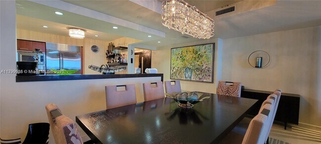 Building Photo - 1331 Brickell Bay Dr