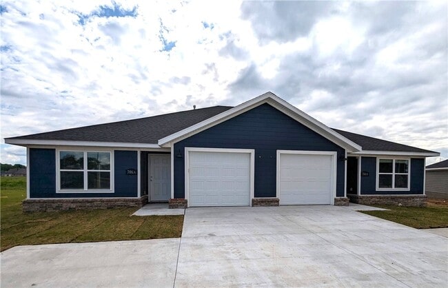 Building Photo - 706 W Loren Dr