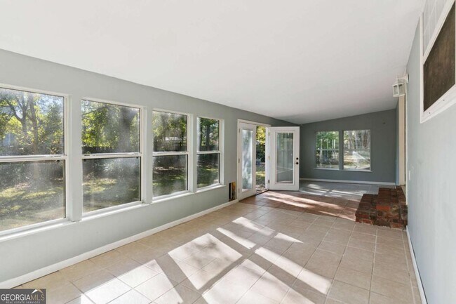 Building Photo - 106 Buntin St