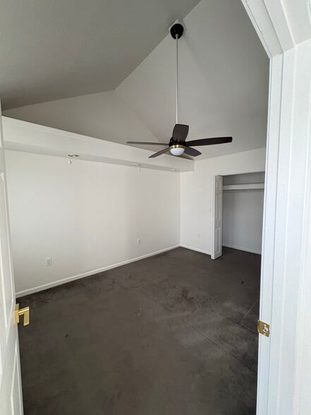 Building Photo - 2001 Davidson St