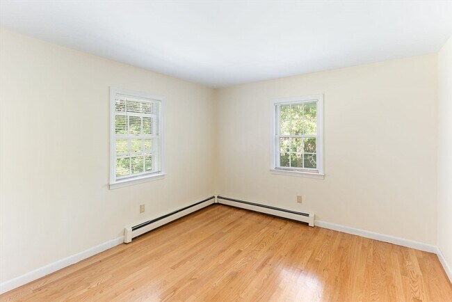 Building Photo - 49 Bramblebush Dr