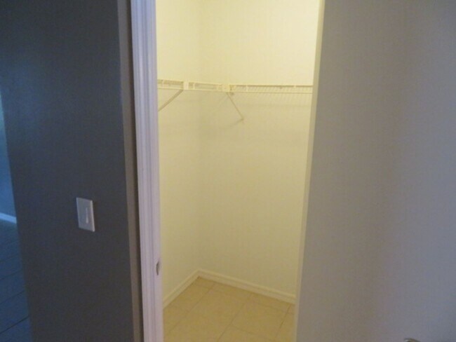 Building Photo - 839 Rosemere Cir