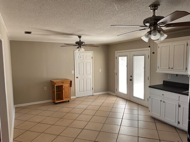 Building Photo - 406 Rutland Rd