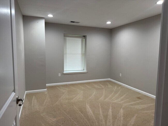 Building Photo - 109 Kestler Dr