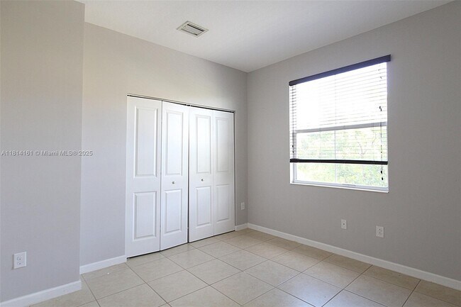 Building Photo - 2927 Cascada Isle Way