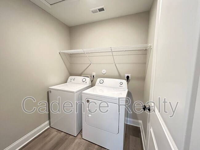 Building Photo - 1637 Grey Cliff Run