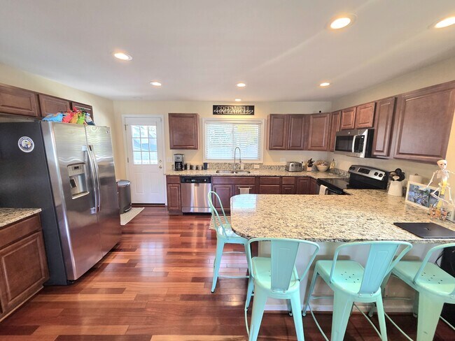 Building Photo - 108 N Gladden St