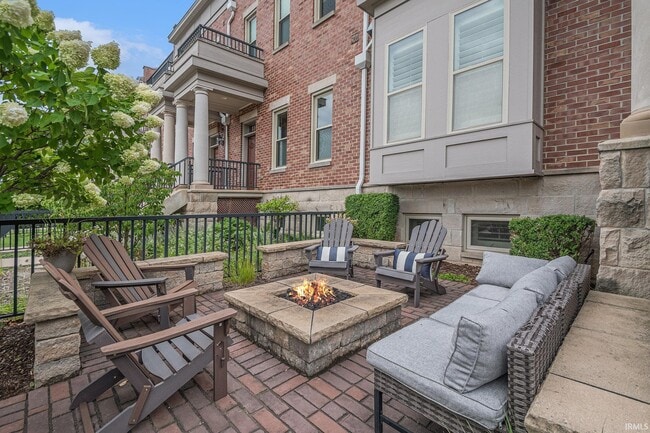 Building Photo - 112 S Niles Ave