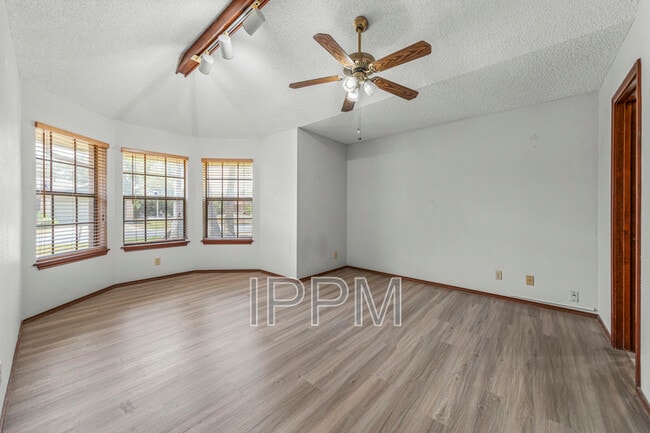 Building Photo - 138 Willow Cir