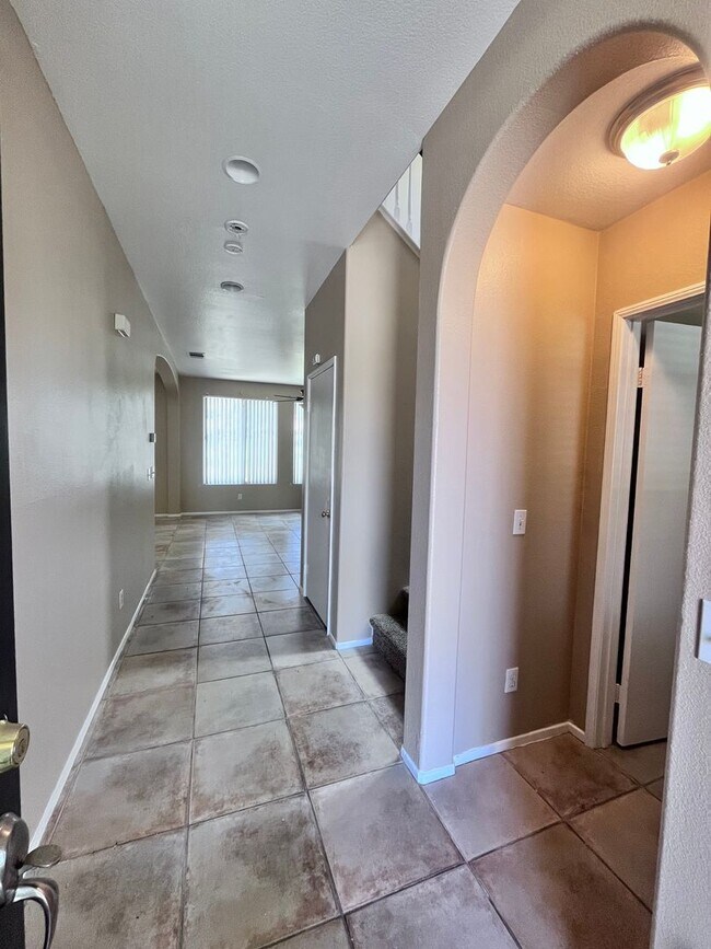Building Photo - Yucaipa Home Located in Chapman Heights Community
