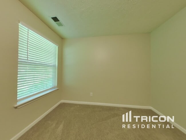 Building Photo - 7070 Springgrove Ct