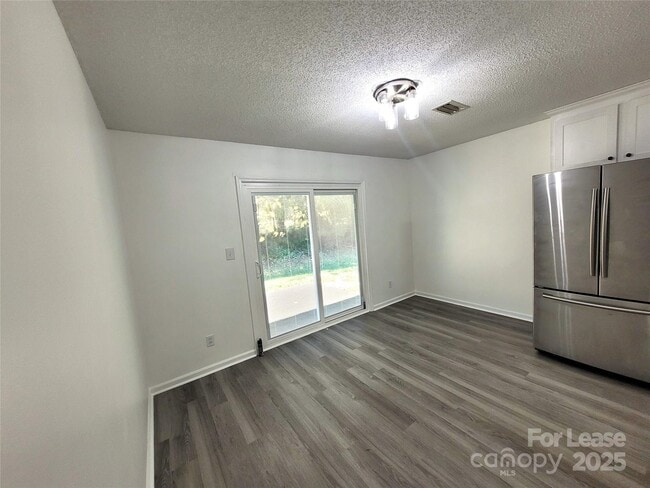 Building Photo - 102 Brandywine Dr NE