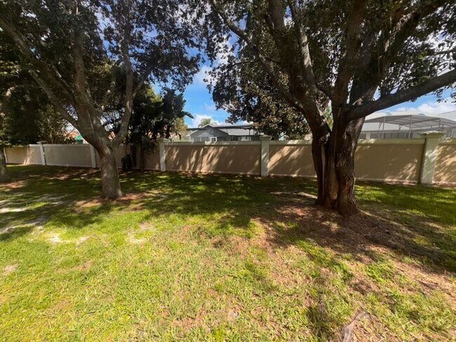 Building Photo - 2228 Seven Oaks Dr