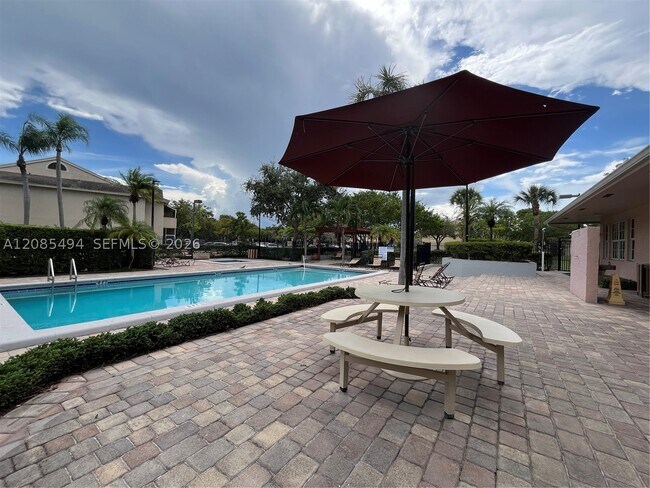 Building Photo - 661 Cypress Lake Blvd