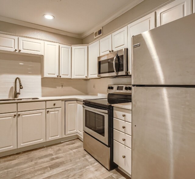 Building Photo - 2166 Dunsford Terrace