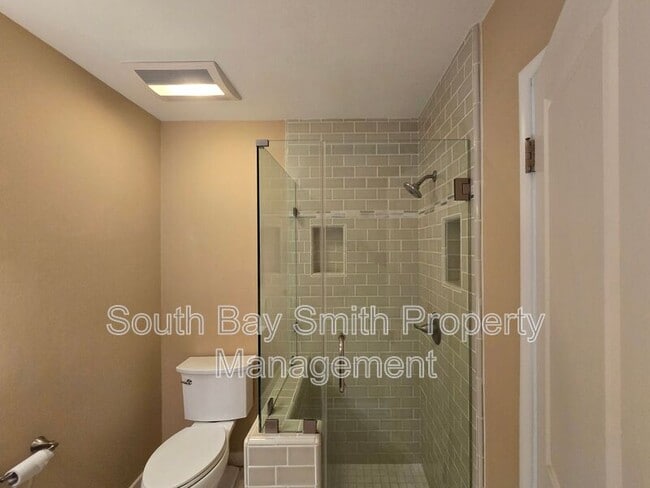 Building Photo - 509 N Helberta Ave