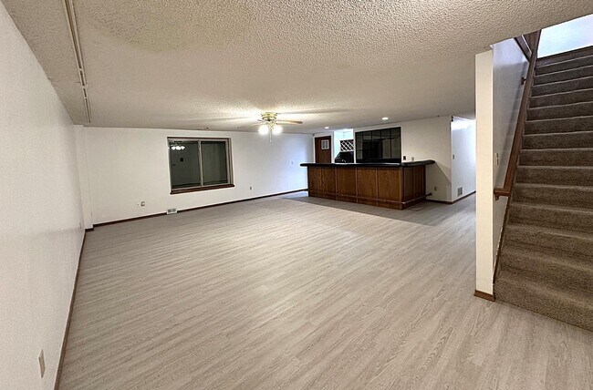 Building Photo - 8541 E Mount Vernon St