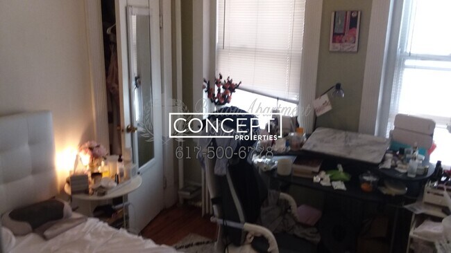 Building Photo - 447 Park Dr