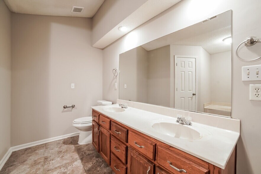 Building Photo - 1656 Mary Payton Dr