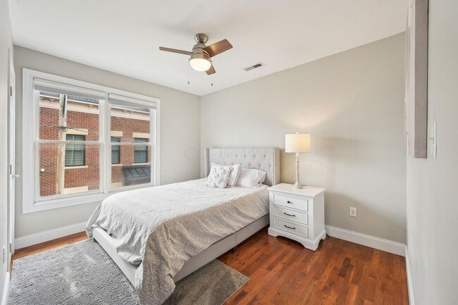 Building Photo - 565 Lathrop St