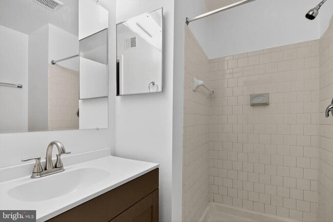 Building Photo - 14949 Enterprise Ln