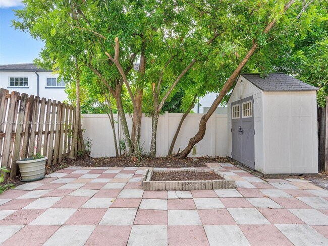 Building Photo - 4964 SW 128th Ave