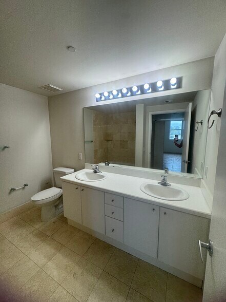 Building Photo - 690 SW 1st Ct