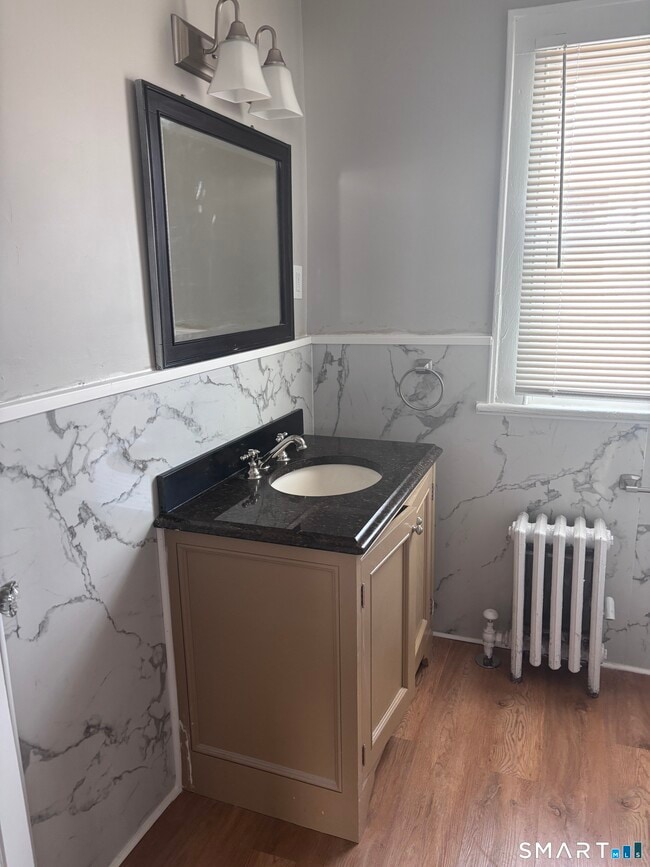 Building Photo - 624 Bishop Ave