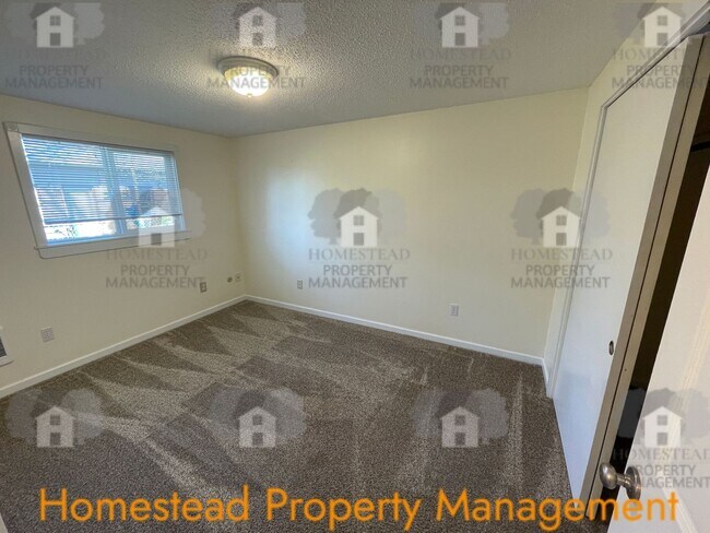 Building Photo - 672