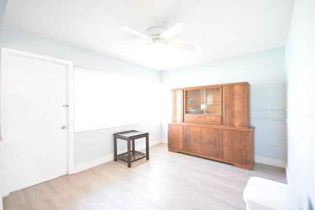 Building Photo - FULLY FURNISHED Condo For Rent in Pinellas...