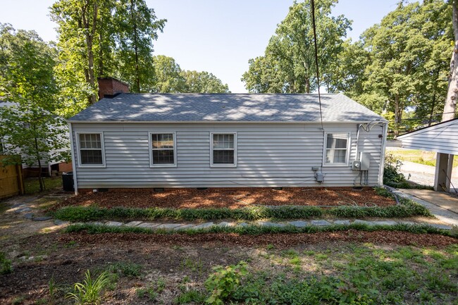 Building Photo - Robin Hood Dr