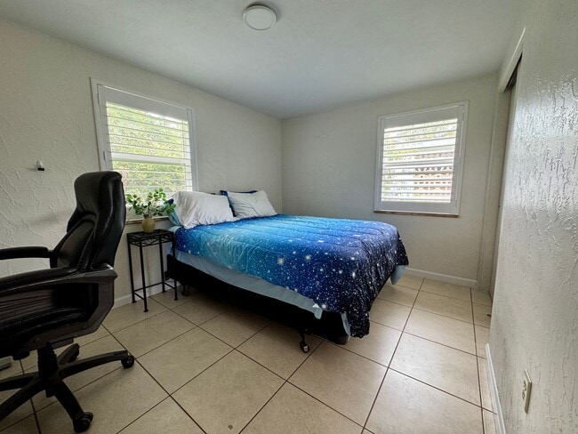Building Photo - REMODELED Eustis 2/2 with NO HOA!