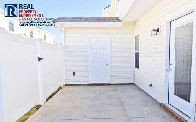 Building Photo - Amazing 3BR/2.5BA Mboro townhome 1mi from I-24! Triple Blackman Schools!