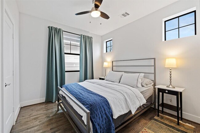 Building Photo - 211 E 32nd St
