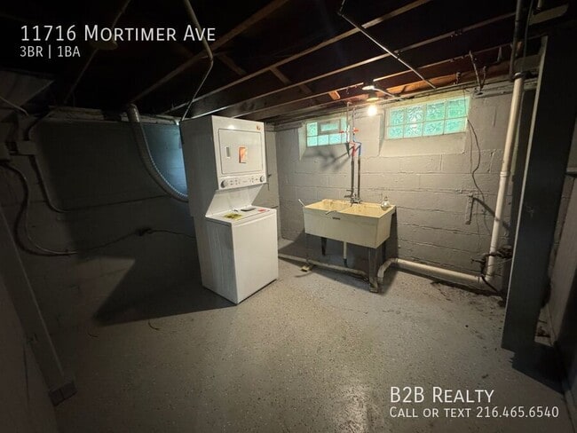 Building Photo - 11716 Mortimer Ave