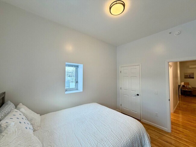 Building Photo - 719 N 3rd Ave