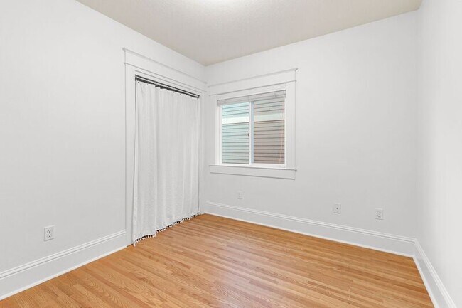 Building Photo - 3803 SE 65th Ave